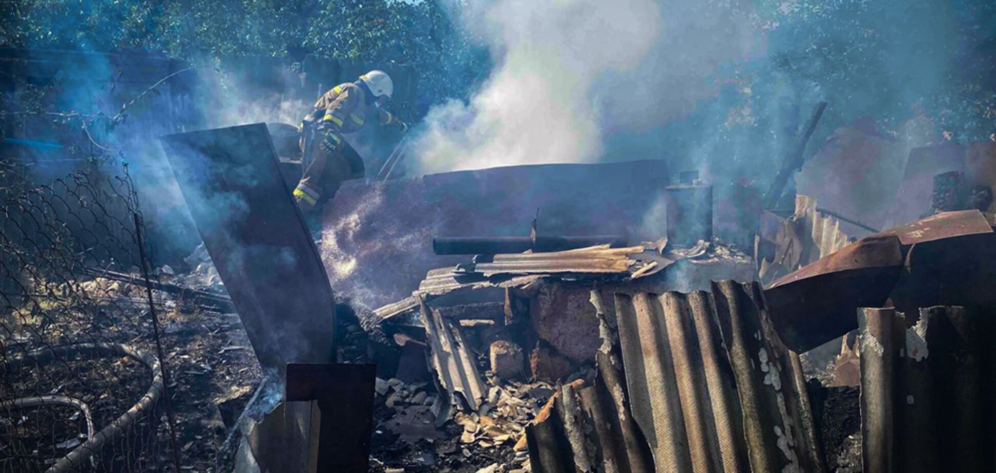 На Николаевщине в результате вражеской атаки произошли пожары, повреждена база отдыха