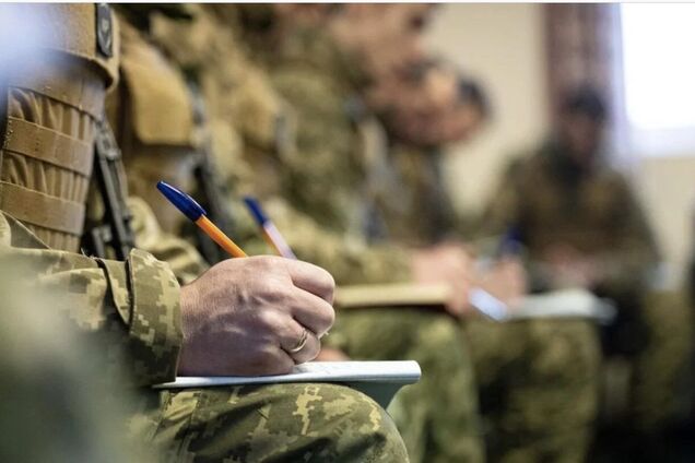 'Розширюється кількість підрозділів і посад': у Міноборони сказали, скільки добровольців уже підписали 'Контракт 18-24'