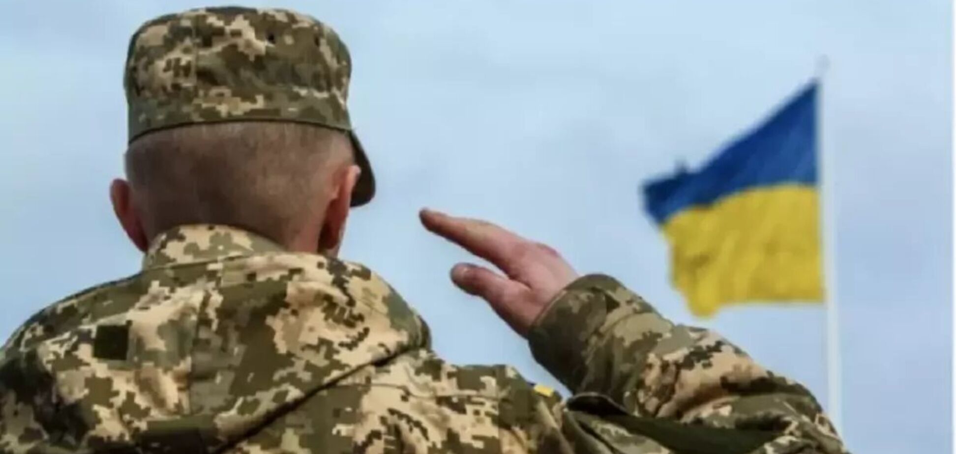 Зеленский подписал закон о восстановлении военных в звании: что это даст