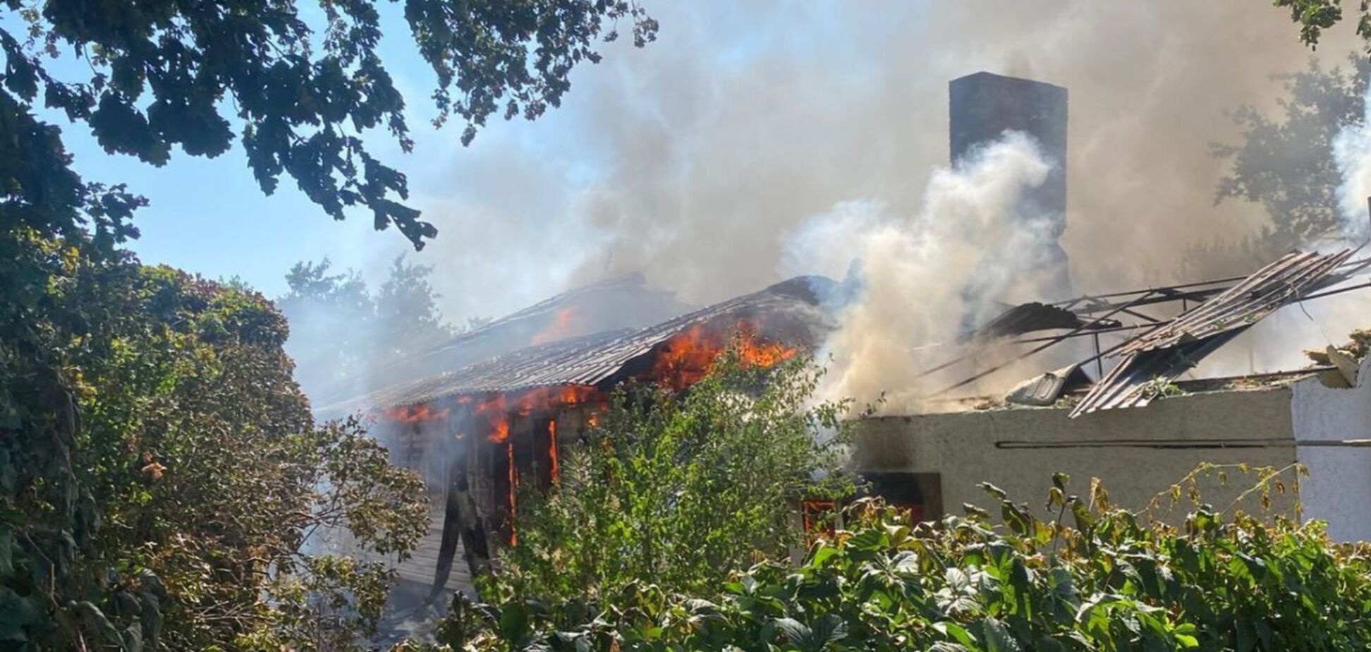 Росіяни знову обстріляли Нікопольщину: є поранені і руйнування. Фото