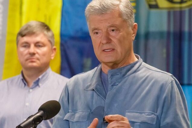 Петро Порошенко на брифінгу