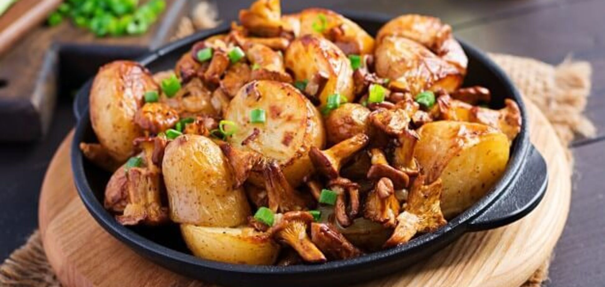 Как вкусно приготовить картофель с лисичками: даже мясо не понадобится