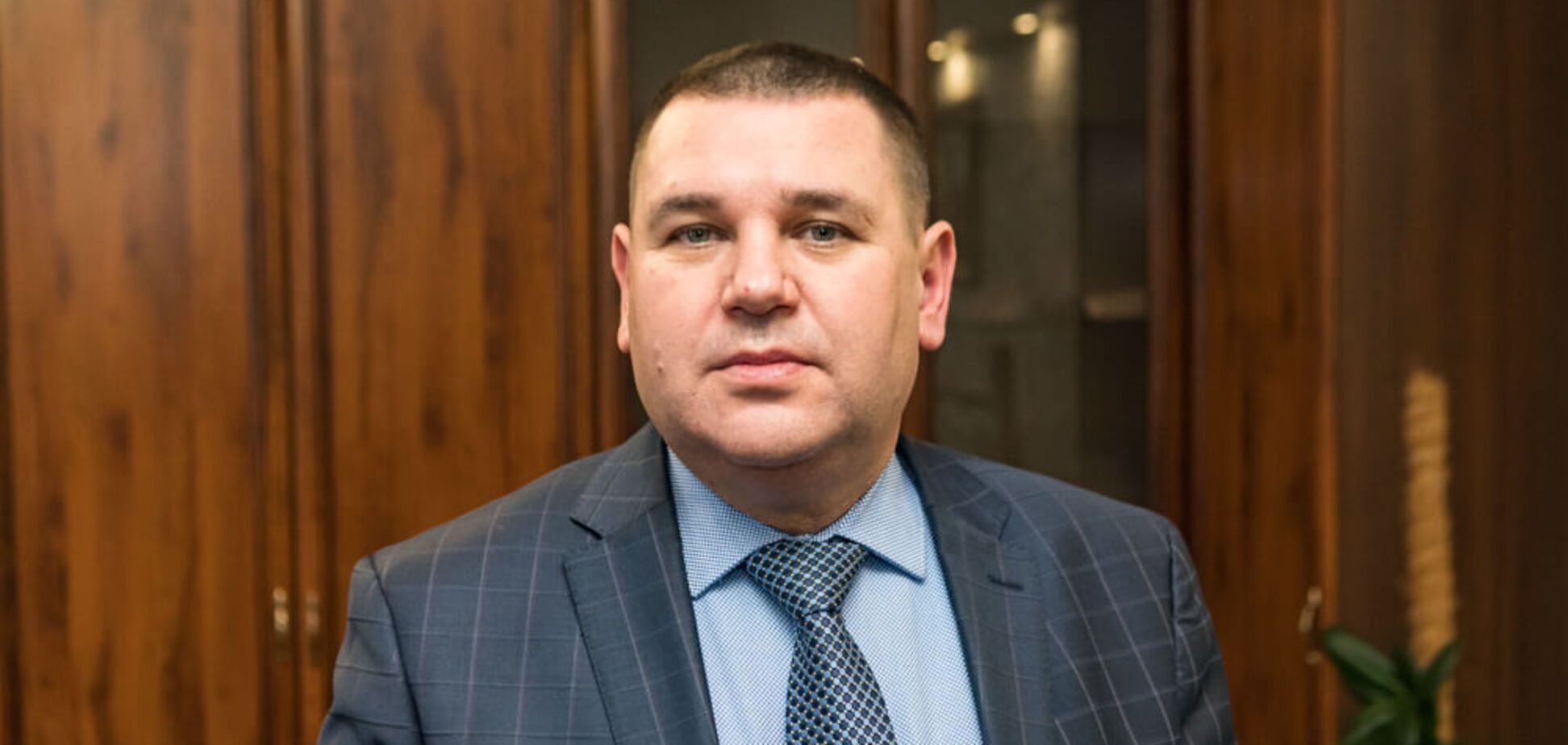 Незадекларированная Tesla и нападение на журналистов: расследование о главном миграционнике Ивано-Франковской области Саева