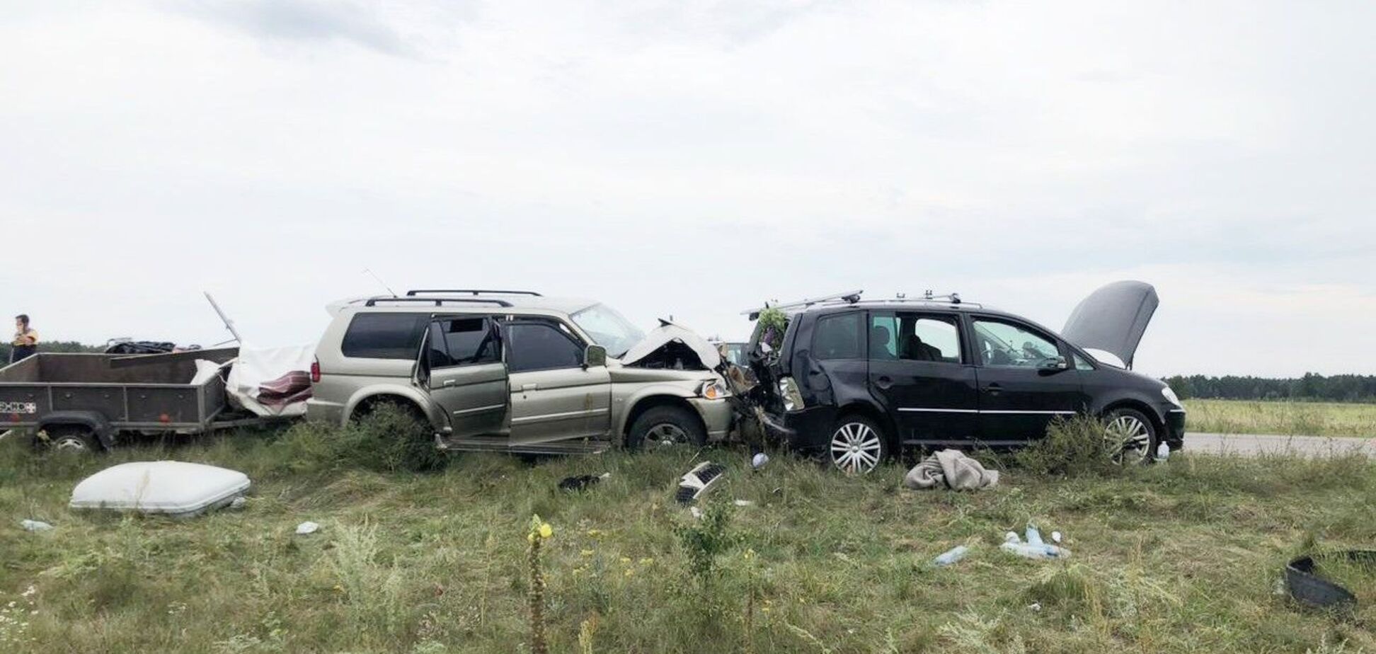 Водій заснув за кермом: на Рівненщині зіткнулися мінівен і позашляховик, постраждали 10 осіб. Фото