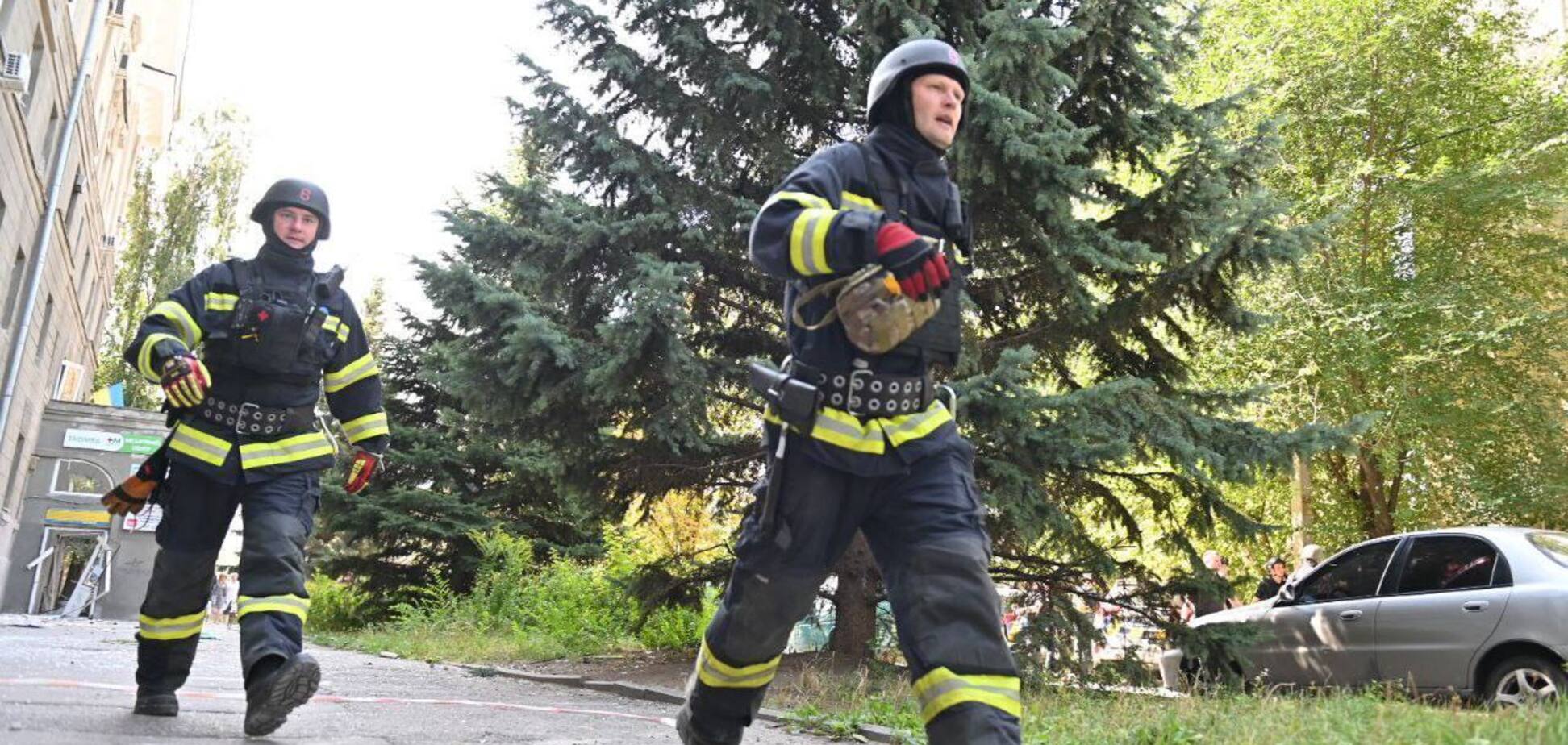 Ліквідація наслідків одного з обстрілів Харкова, архівне фото