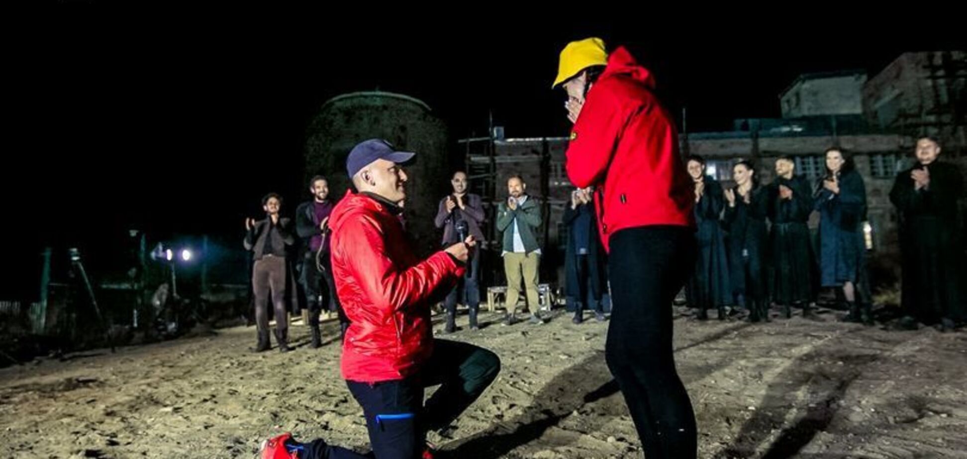 Горный спасатель сделал предложение любимой на вершине горы Поп Иван: ответ был немедленным. Фото