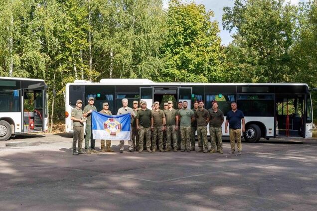 Кроме фронта не забываем и о тыле: Порошенко передал технику подразделениям, обеспечивающим обучение и ротацию бойцов