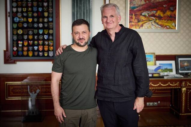 Тімоті Снайдер вільно заговорив українською і зробив особливий подарунок Володимиру Зеленському під час особистої зустрічі