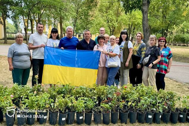 У Дніпрі до дня міста Бахмут висадили алею троянд