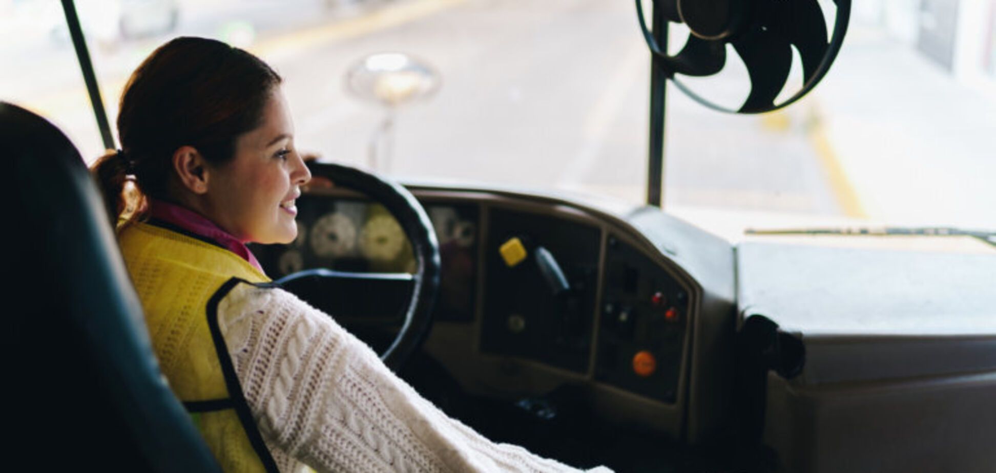В Днепре женщин бесплатно научат водить автобус и получить водительскую категорию D