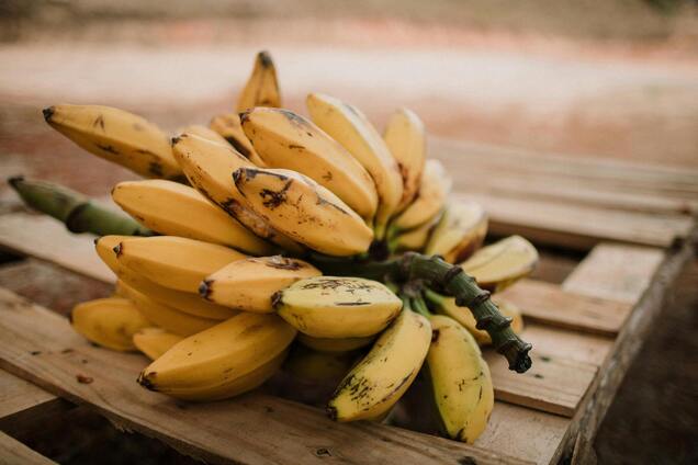 Чем на самом деле ясняется коричневый кусочек на конце банана: вас удивит ответ