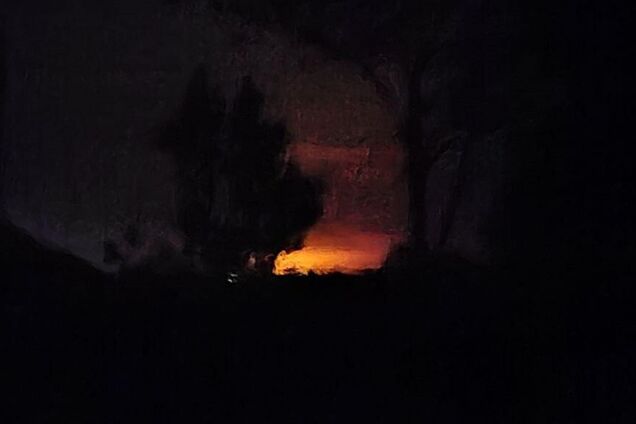 В окупованому Маріуполі вночі чули вибухи: приліт міг бути у склад БК. Відео