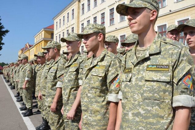 Чи мобілізують офіцерів запасу під час воєнного стану в Україні: роз'яснення 