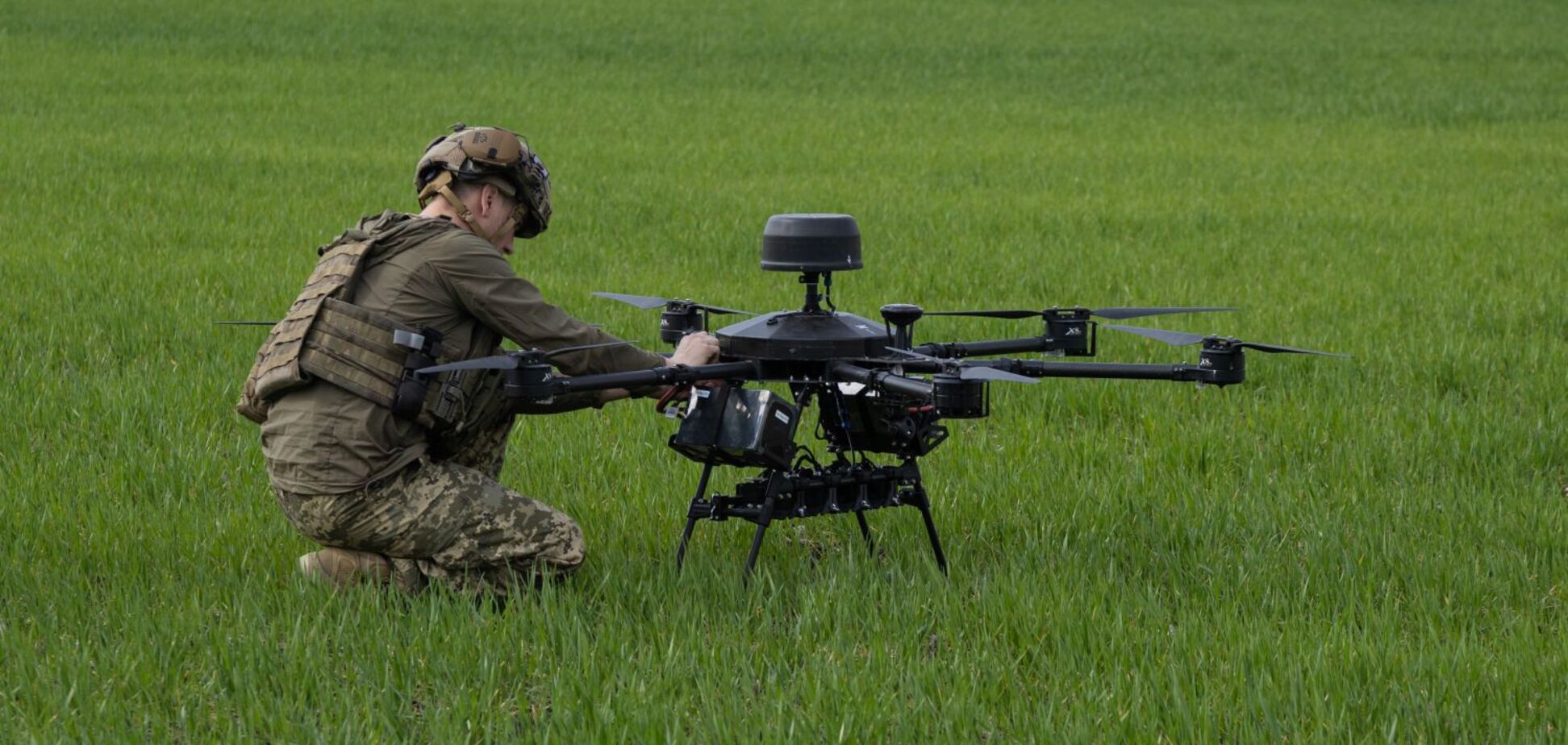 Ночной кошмар для оккупантов: как работает по врагу тяжелый бомбер 'Вампир'. Видео