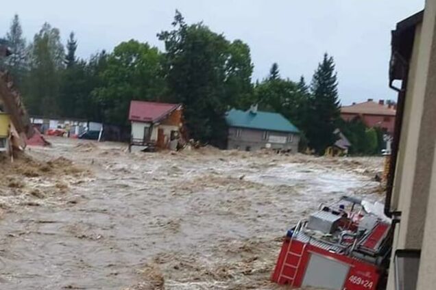 В Австрії, Чехії та Польщі опади спричинили страшну повінь: загинули люди, регіон оголосили зоною стихійного лиха. Фото і відео