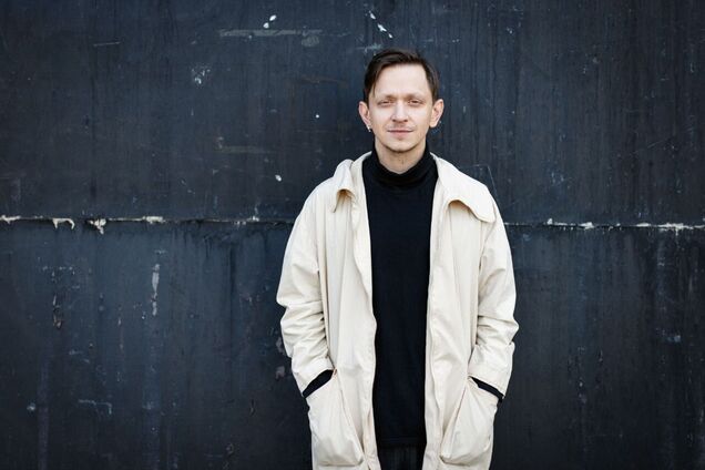 "Важно не делать из памяти божество": литературный критик Евгений Стасиневич дал интервью для музея "Голоса мирных" Фонда Рината Ахметова