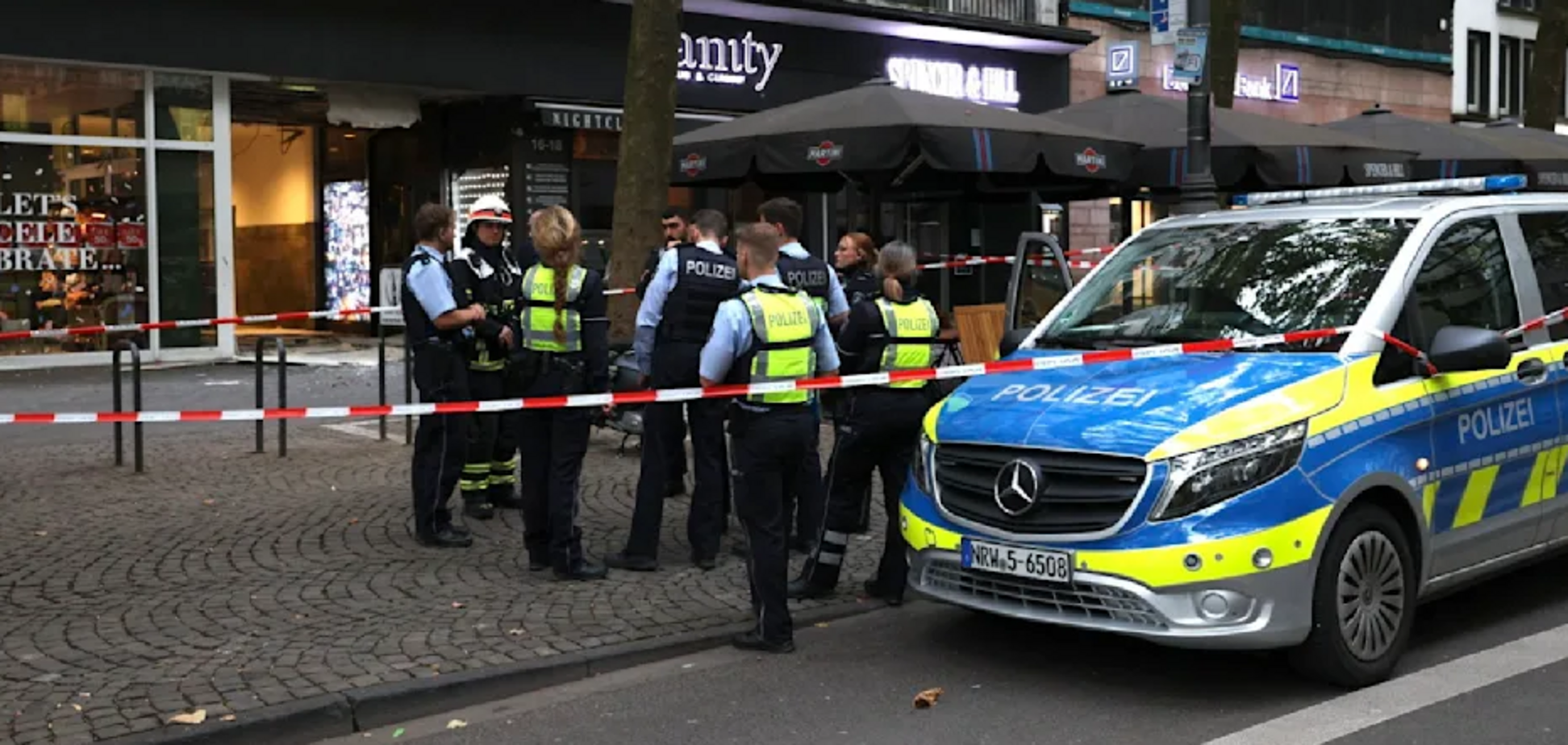 В Кельне прогремел взрыв возле ресторана, есть раненый: в сеть попало видео с вероятным подрывником