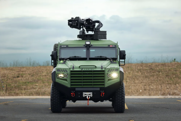 Міноборони взяло на озброєння ЗСУ канадський бронеавтомобіль Roshel Senator MRAP: які його переваги. Фото