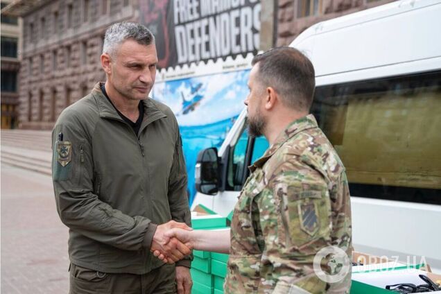 Виталий Кличко передал военным очередную партию помощи от Киева