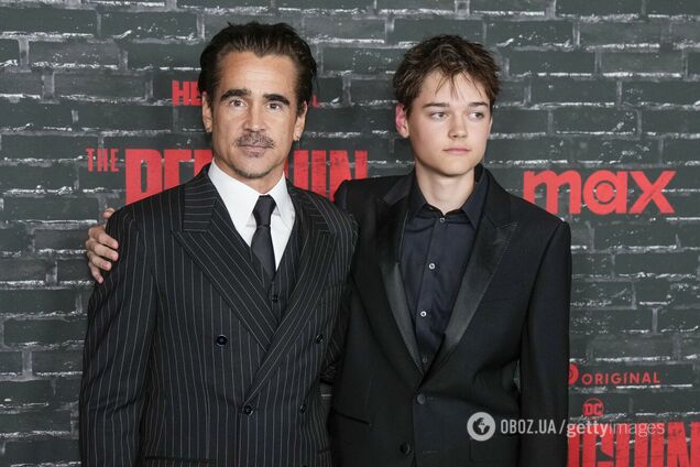 Зірка 'Бетмена' Колін Фаррелл зʼявився на червоній доріжці з молодшим сином-красенем, якого рідко бачать на публіці. Фото