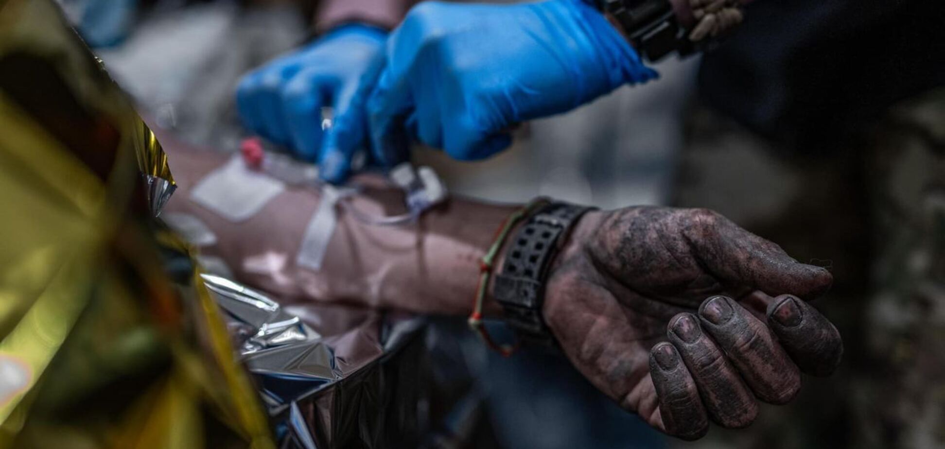 'Все будет хорошо, брат': в ГУР показали, как медики работают на поле боя, спасая жизни воинов. Видео