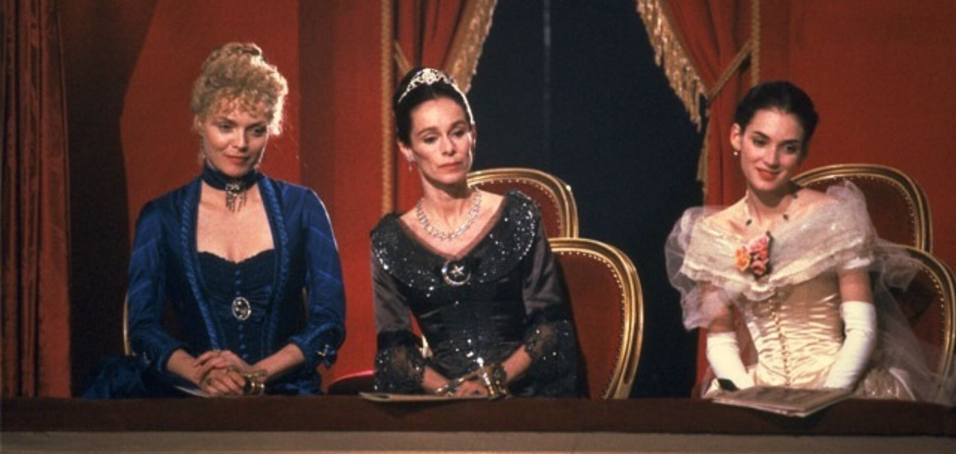 Фешн-етикет: як створити ідеальний образ для походу в театр