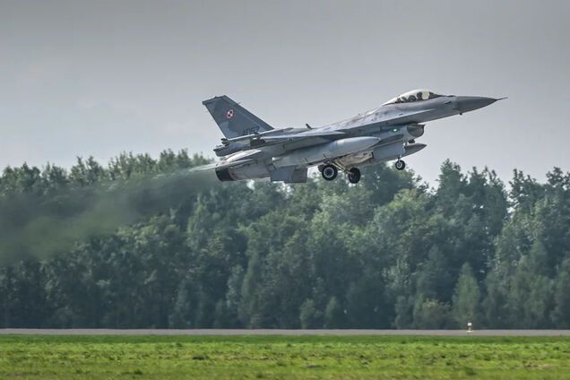 Більшість поляків хочуть, щоб їхні військові збивали російські об'єкти над країною: результати опитування