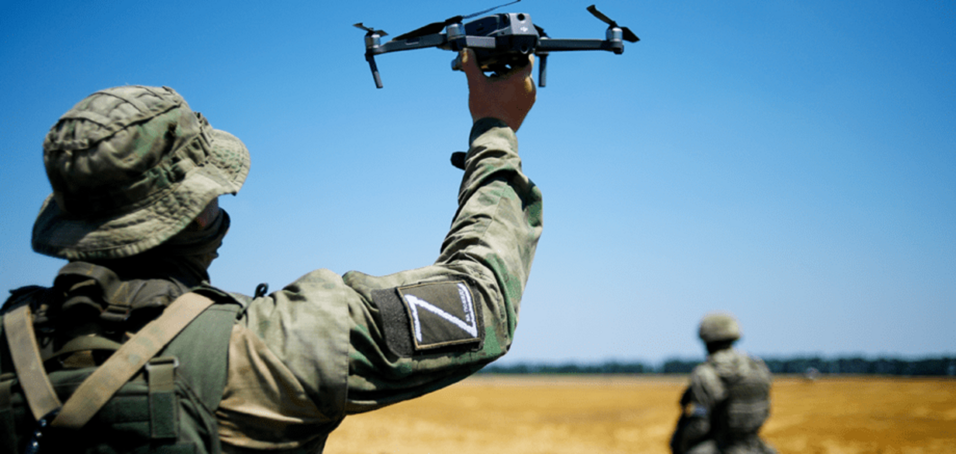 Российский оккупант с БпЛА