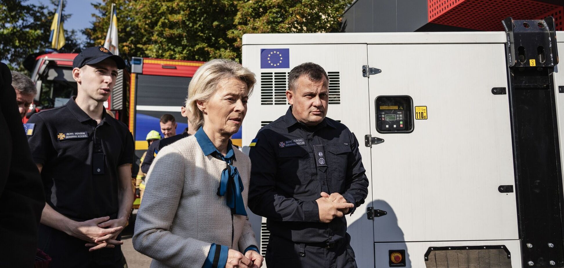 Президент Еврокомиссии посетила одну из пожарно-спасательных частей Киева. Фото и видео