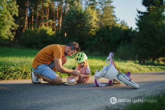 Тебе больно или ты испугалась? Реакция отца на трудный момент в тренировке дочери растрогала сеть