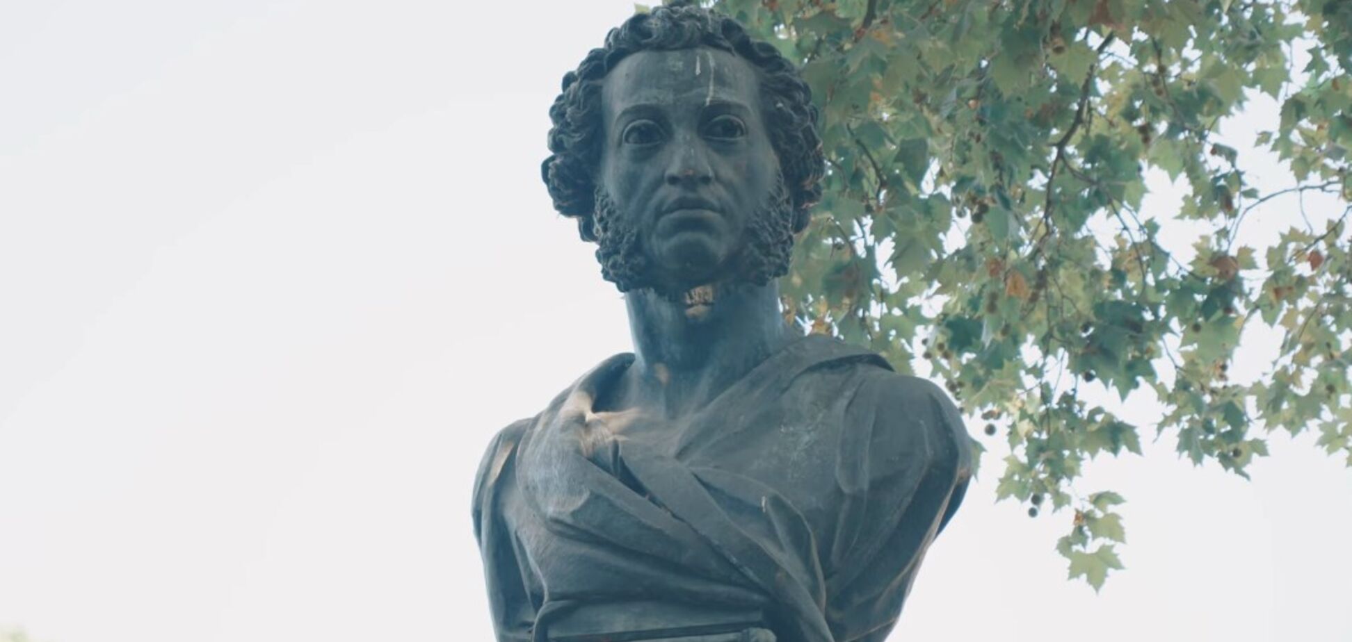 Подписаны все предписания: в Одессе демонтируют памятник российскому поэту Пушкину