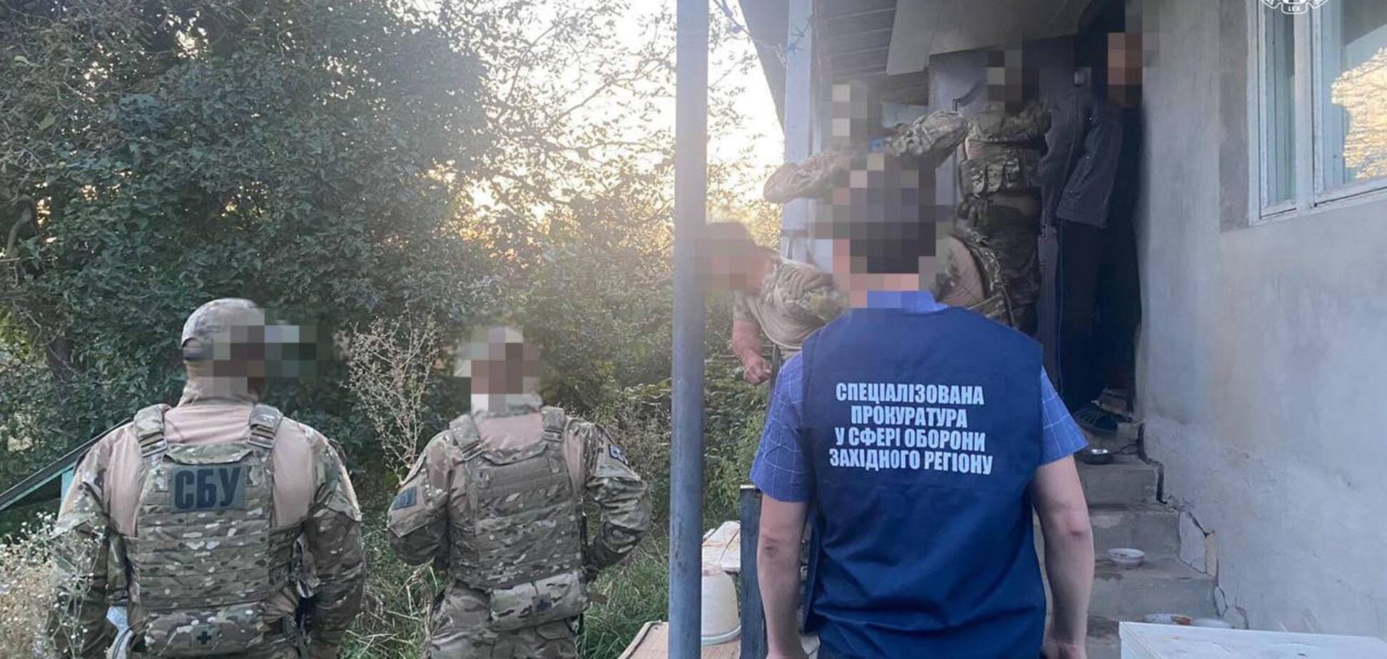 Правоохоронці ліквідували канали торгівлі зброєю та наркотиками