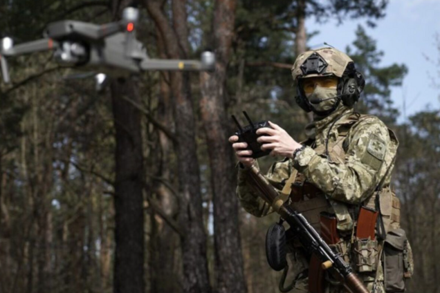 Уразили сім вантажівок і техніку: військові показали нічне полювання на ворогів. Відео