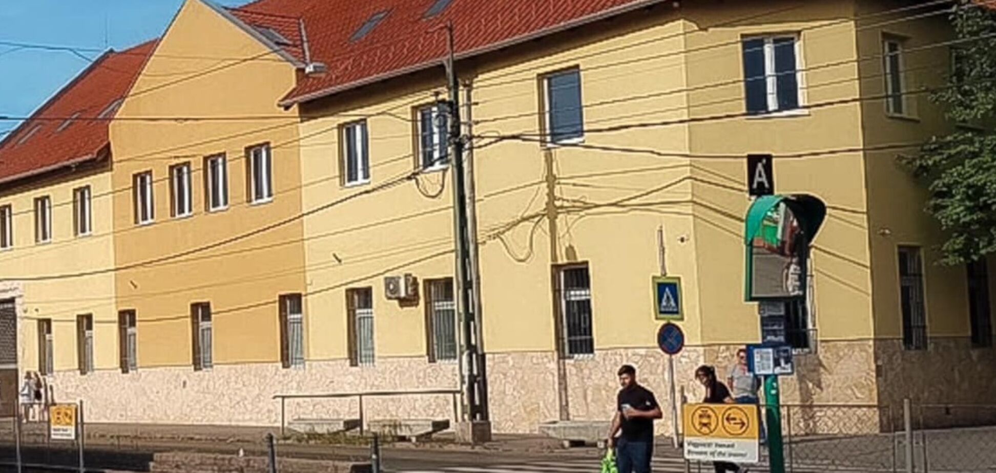 'Коли пролітає вертоліт, починається паніка'. Як працює єдина в Європі українсько-угорська школа та чому в ній є попит на психологів