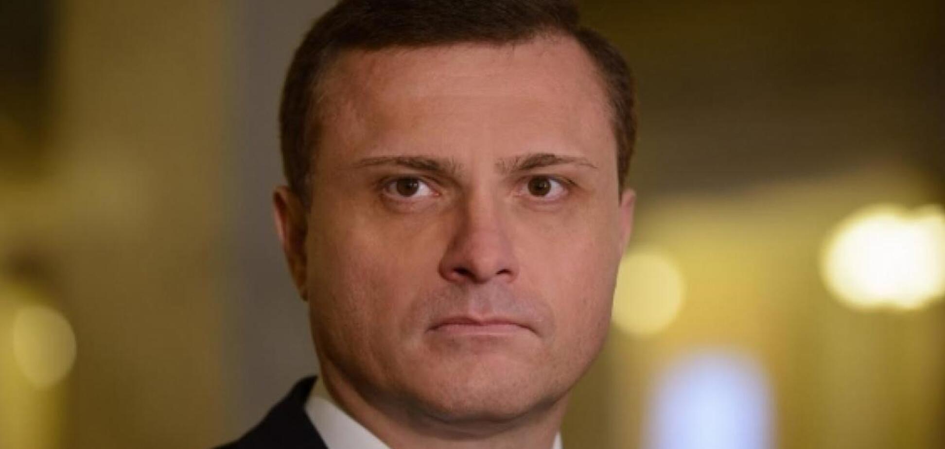 Экс-глава администрации Януковича оформил опекунство над матерью: уверяет, что покидать страну не планирует