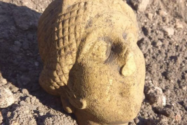 Археологи знайшли голову статуї жінки на розкопках Карлайла: чим вона унікальна. Фото