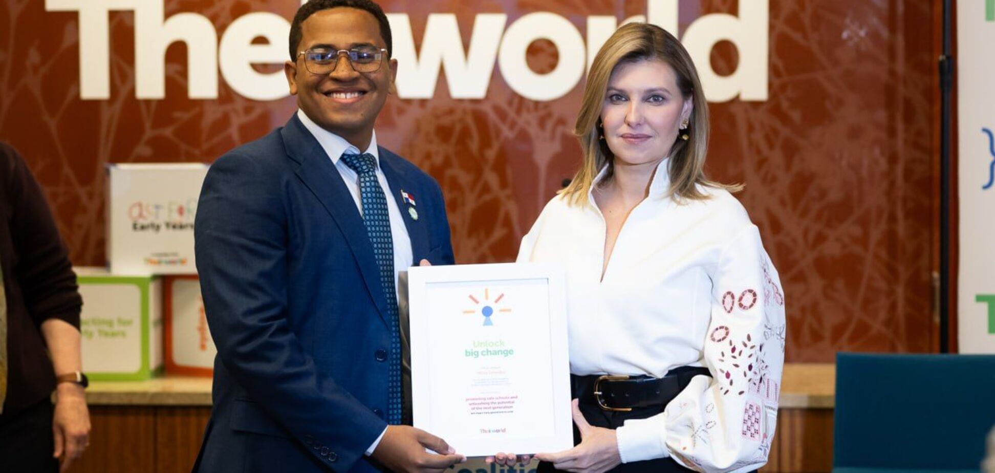 За 18 тисяч гривень: Олена Зеленська в США одягнула нову вишиванку від українського бренду. Фото