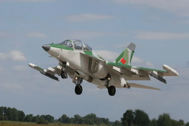 В Украину пытался вторгнуться беларуский учебно-боевой самолет Як-130, но затем 'дал заднюю'. Все подробности