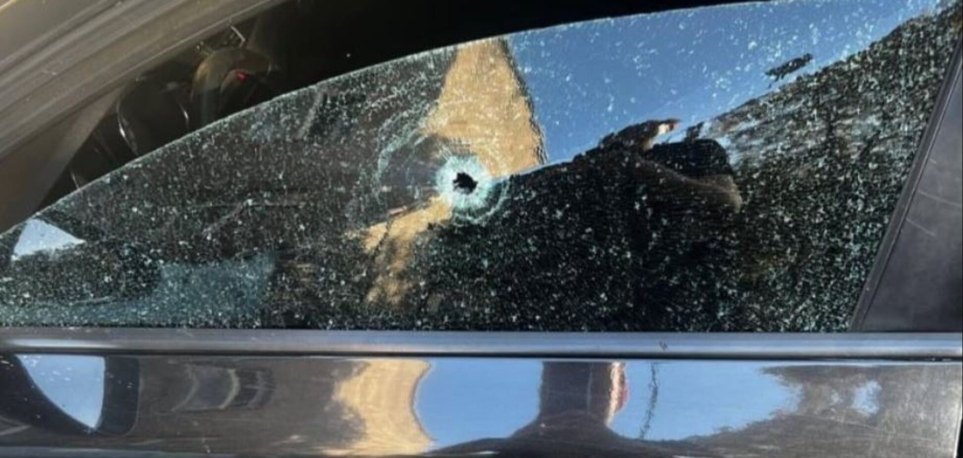 У Кривому Розі невідомі обстріляли автомобіль: поліція оголосила план 'перехоплення'. Фото