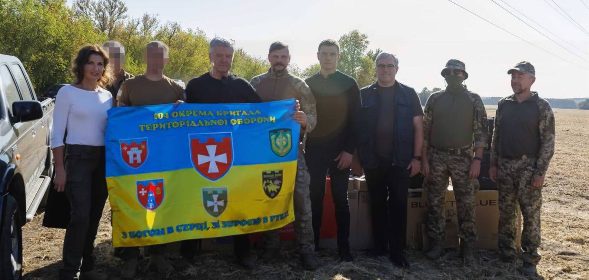 Порошенко у день народження привіз дрони та техніку військовим на Сумщині