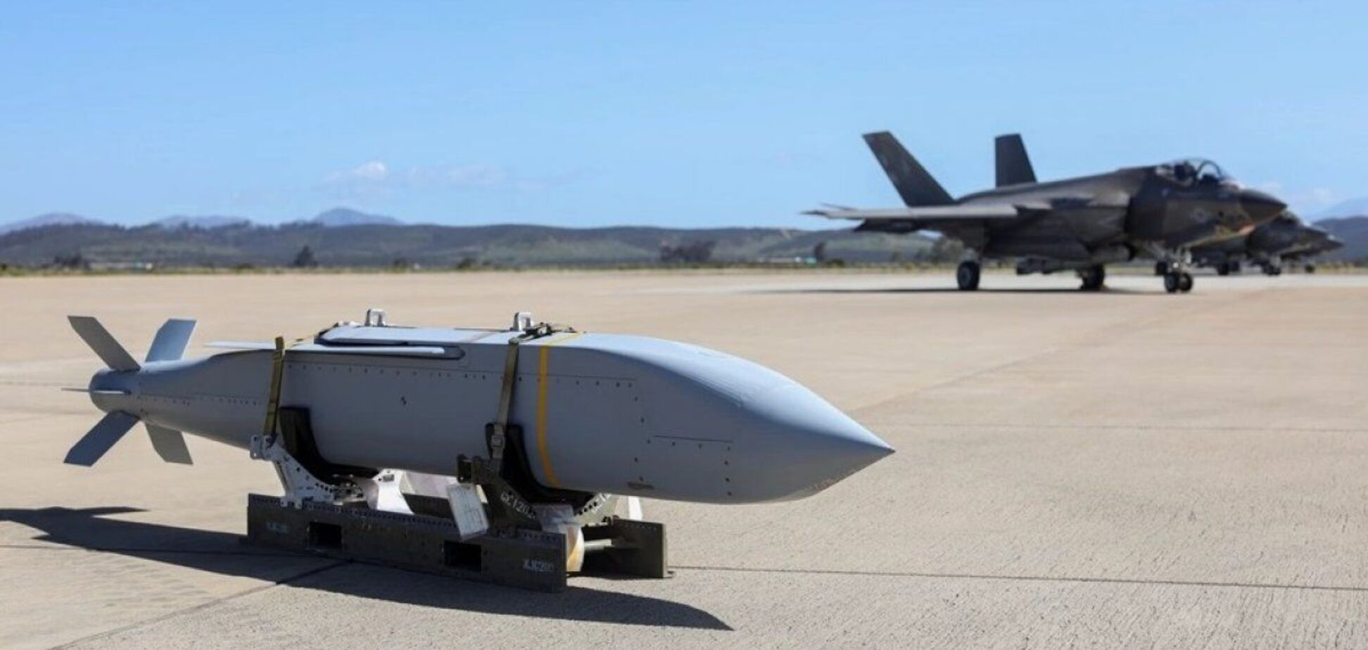 Украина получит крылатые дальнобойные авиабомбы JSOW от США: что известно