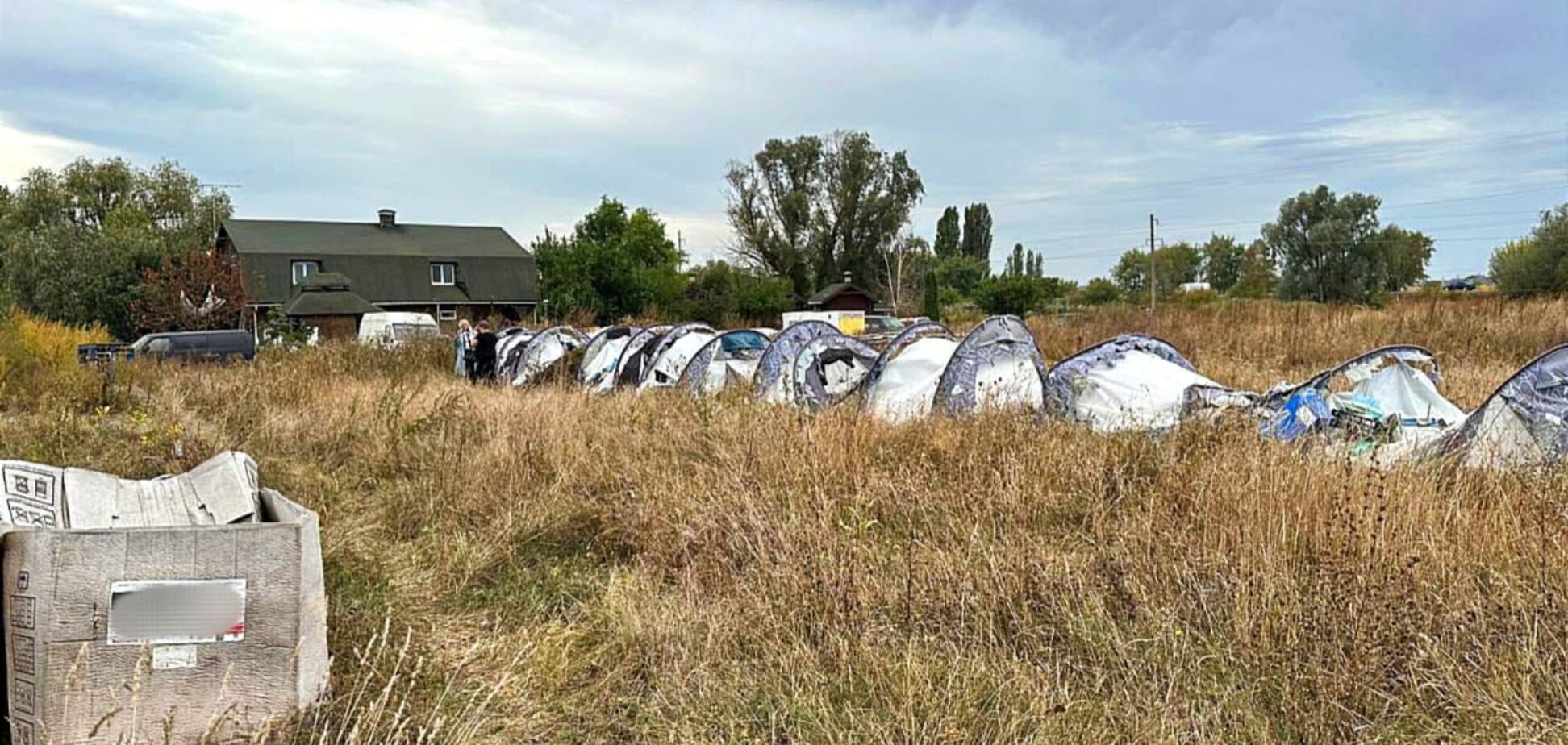 В Борисполе на пустыре обнаружили свертки с медикаментами: полиция начала расследование. Фото и видео