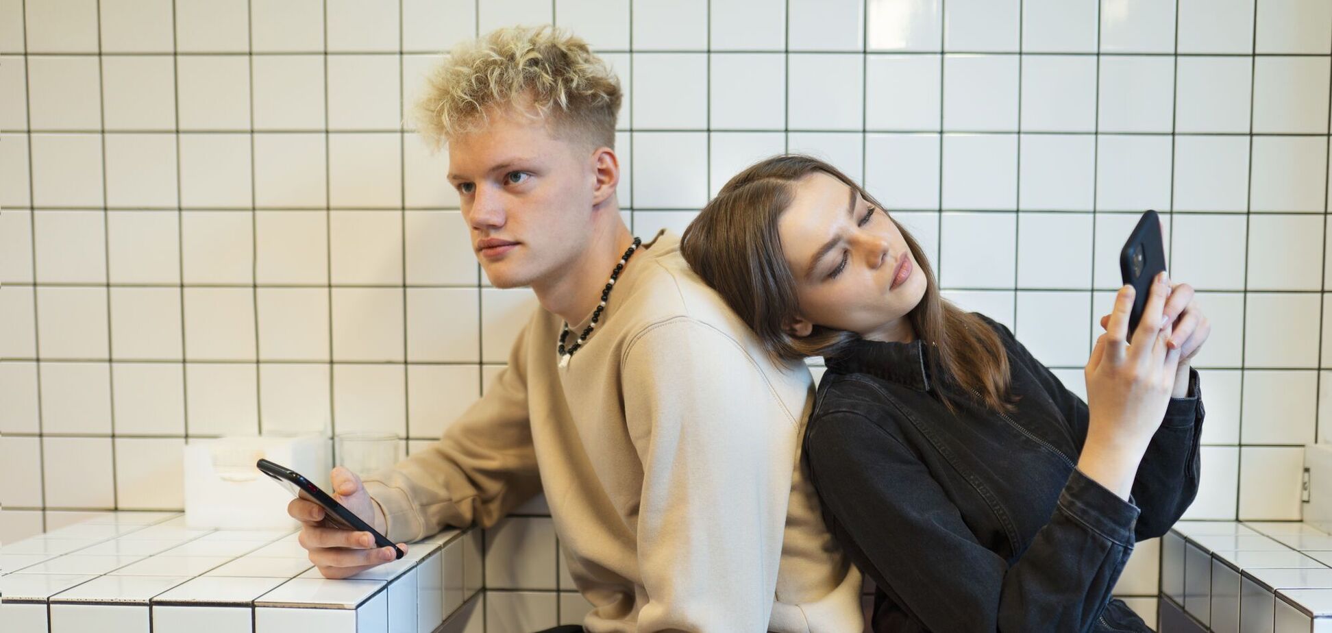 Каждый десятый ребенок школьного возраста имеет признаки зависимости от соцсетей и игр: исследование ВОЗ