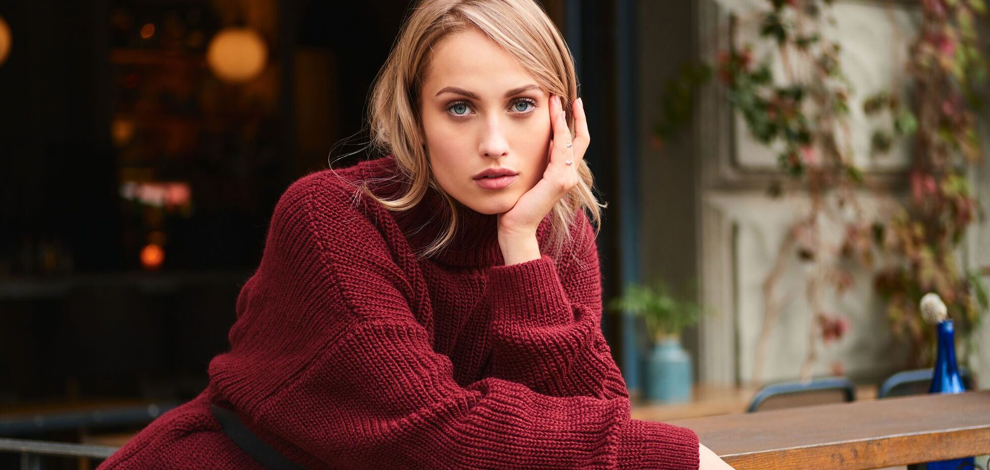 Не только серый и шоколадный. Стилистка назвала неожиданные оттенки, которые станут трендом осени 2024 года