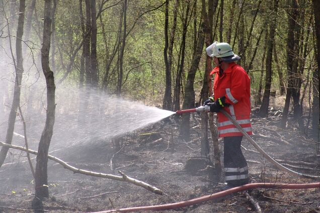 На Київщині внаслідок ворожої атаки сталися пожежі, є постраждала: у КОВА розкрили подробиці