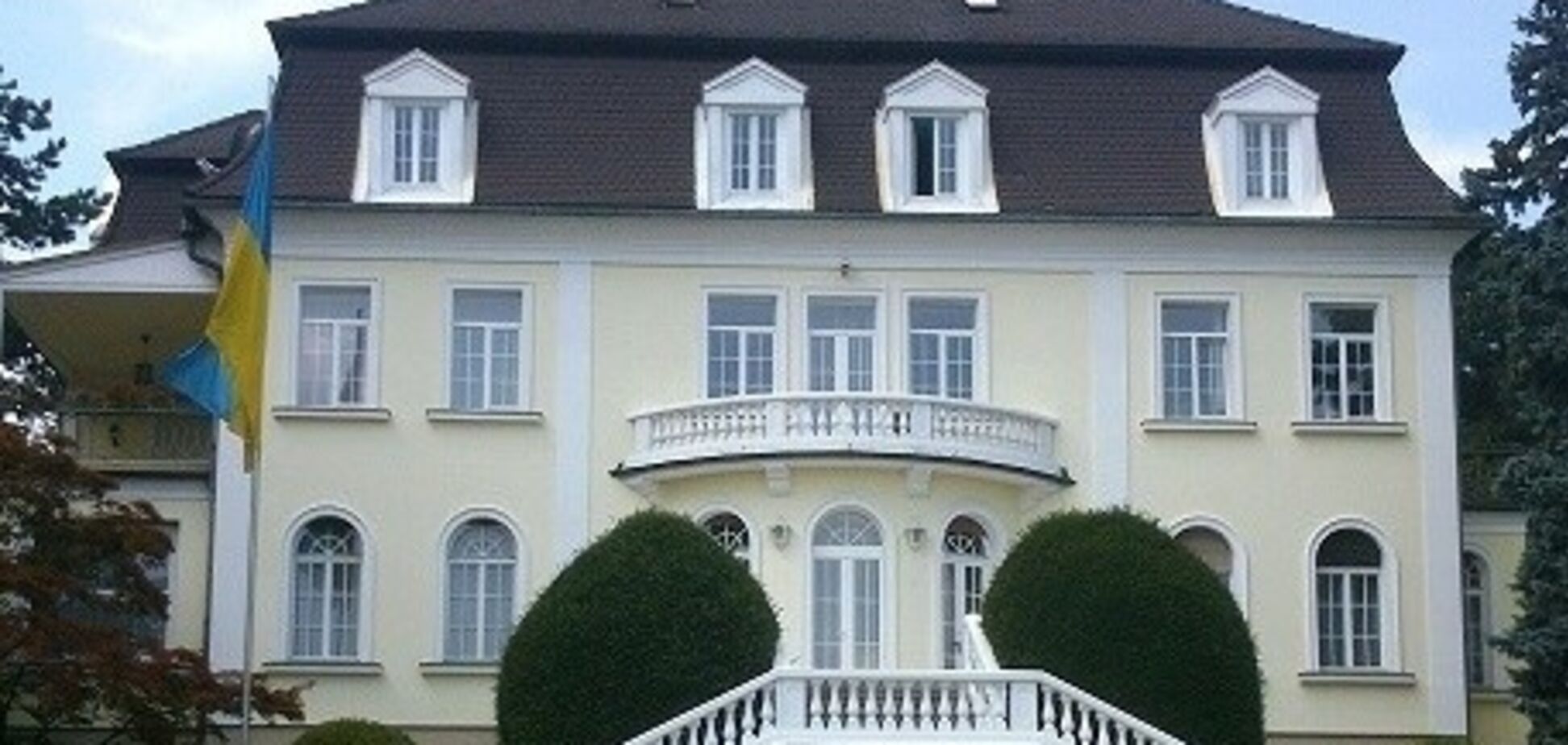 Посольство Украины в Вене приостановило работу: в чем причина