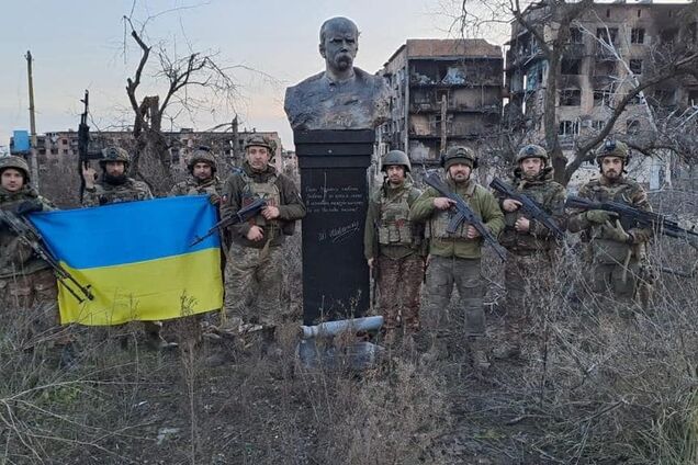 'Склалася дуже важка ситуація': експерт пояснив, що відбувається у Вугледарі. Карта