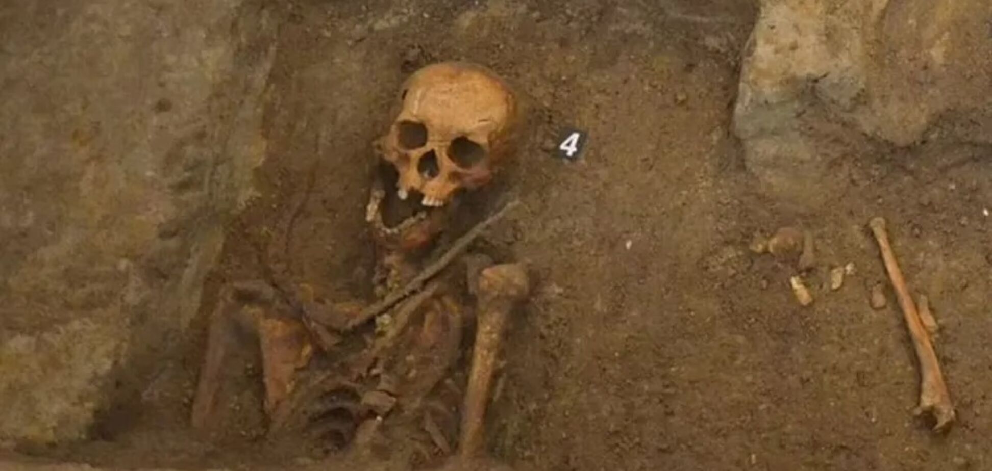 У Польщі знайшли гробницю вампіра, яка збентежила археологів: люди боялися, що він повстане з мертвих. Фото