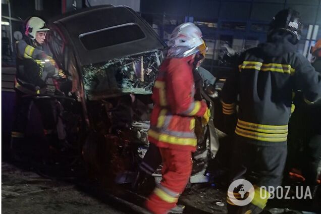 У Києві на Подолі зіткнулися два легковики: рятувальники деблокували з машин трьох постраждалих. Фото