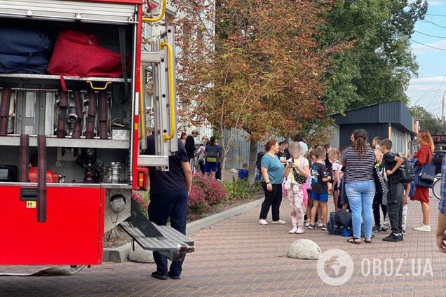 У Києві сталась пожежа в школі: проводилась евакуація учнів та вчителів. Подробиці і фото